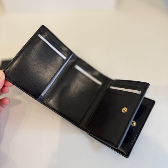 MARC JACOBS S129L01FA21 THE GLAM SHOT MEDIUM TRIFOLD IN BLACK - Picture 7 of 12